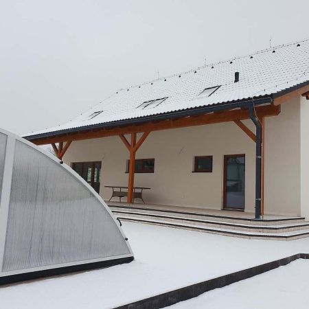 Holiday House Adam Prosecne Екстериор снимка