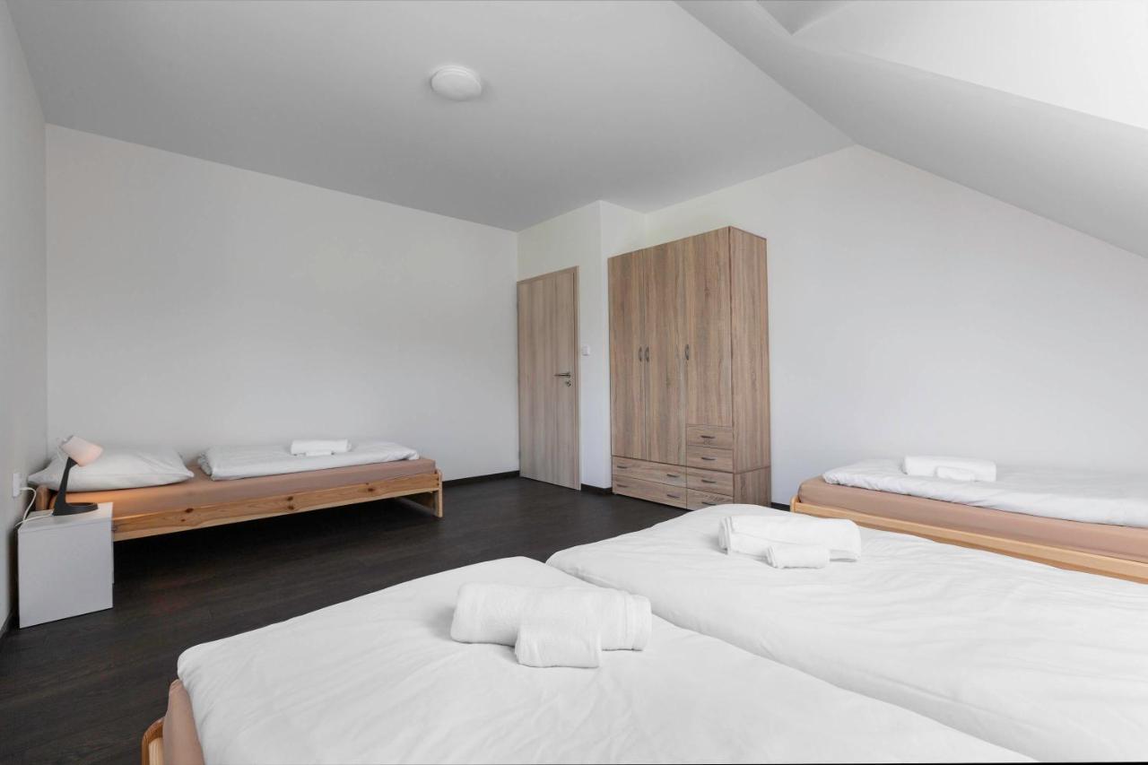 Holiday House Adam Prosecne Екстериор снимка