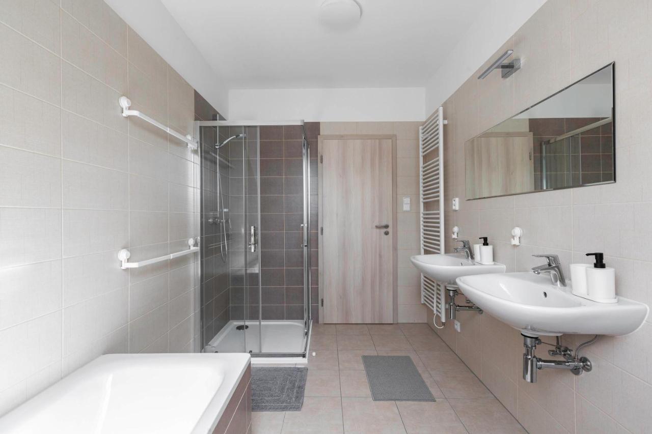 Holiday House Adam Prosecne Екстериор снимка
