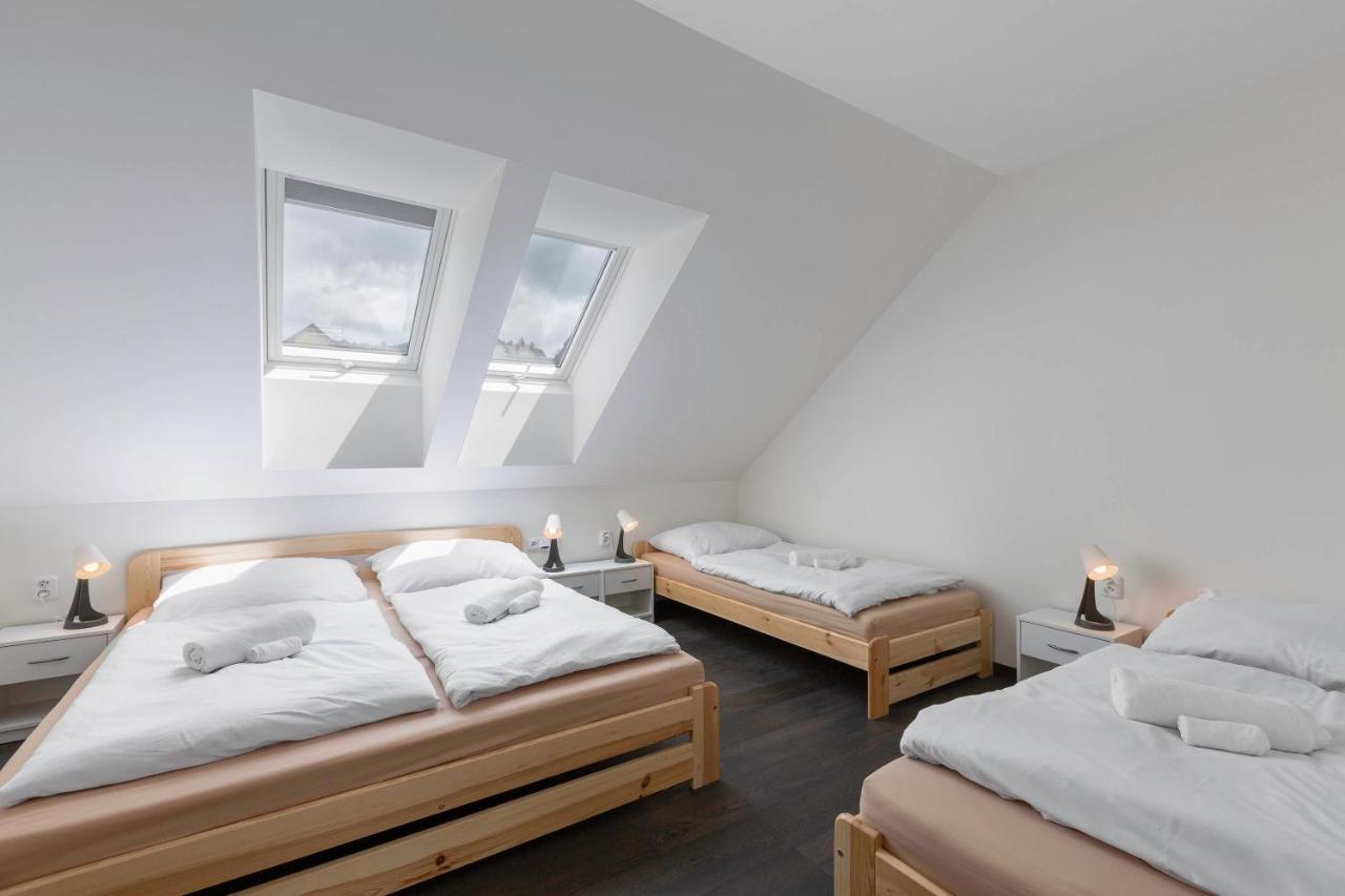 Holiday House Adam Prosecne Екстериор снимка