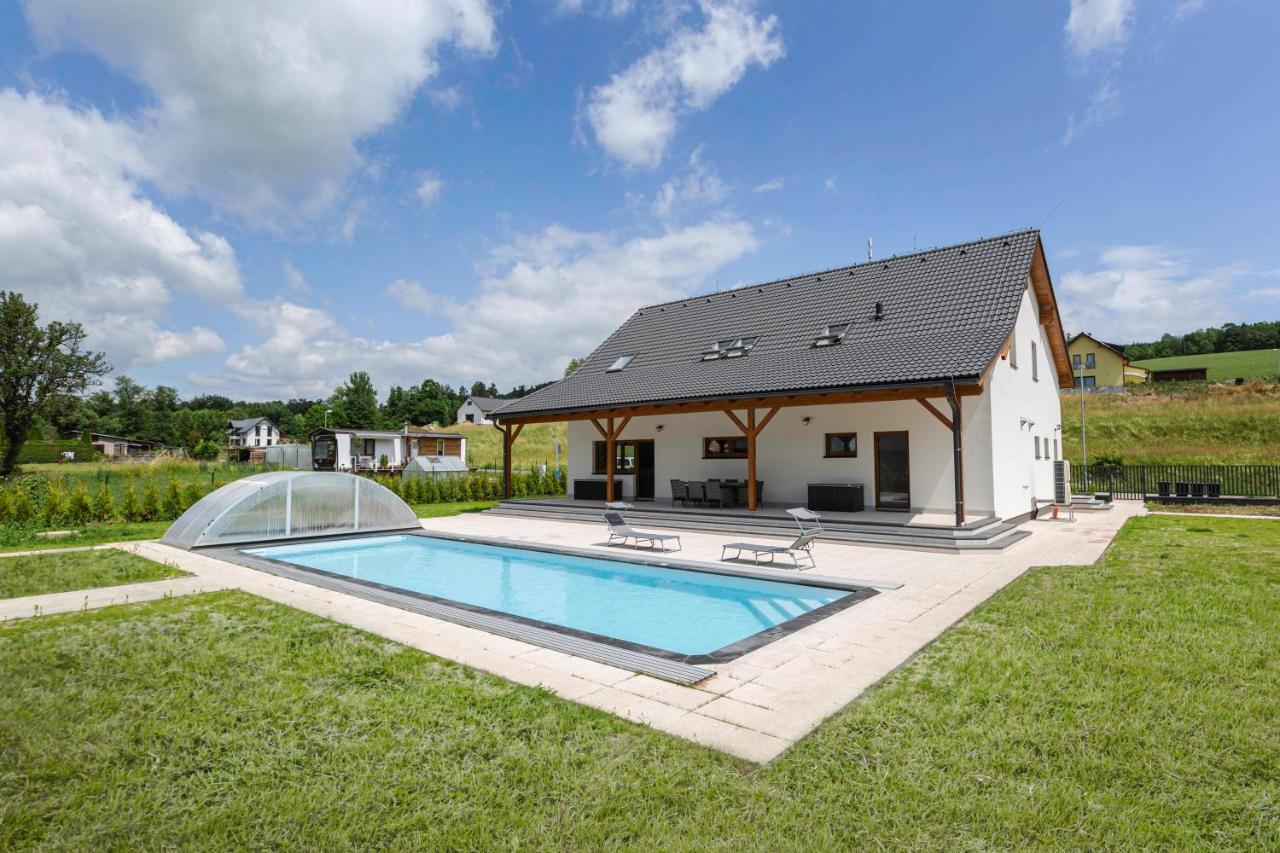 Holiday House Adam Prosecne Екстериор снимка