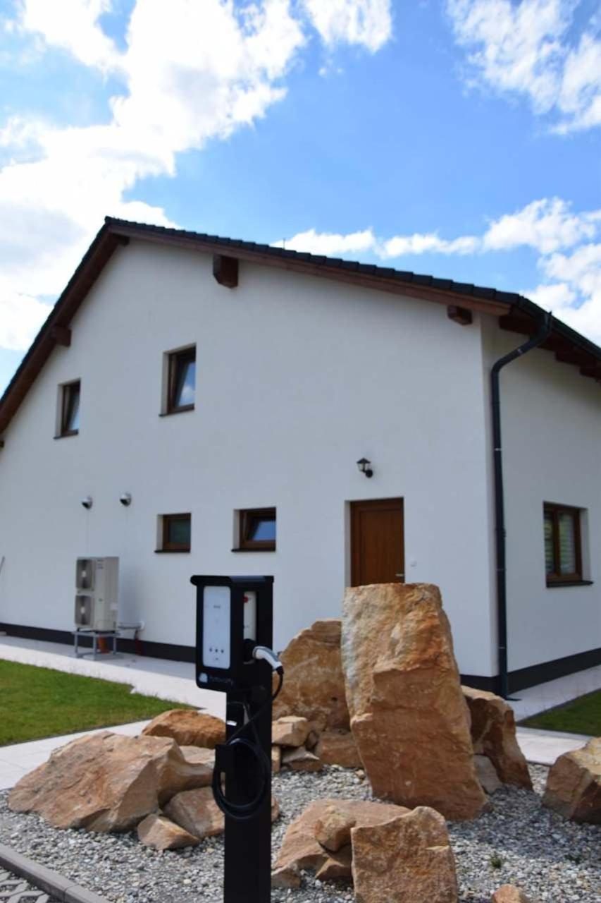 Holiday House Adam Prosecne Екстериор снимка